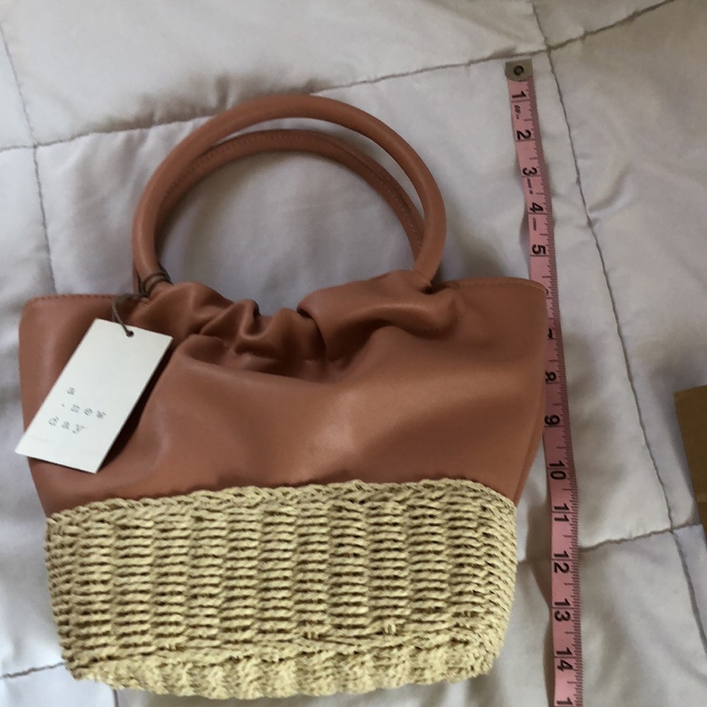 A . new day handbag - Picture 6 of 6